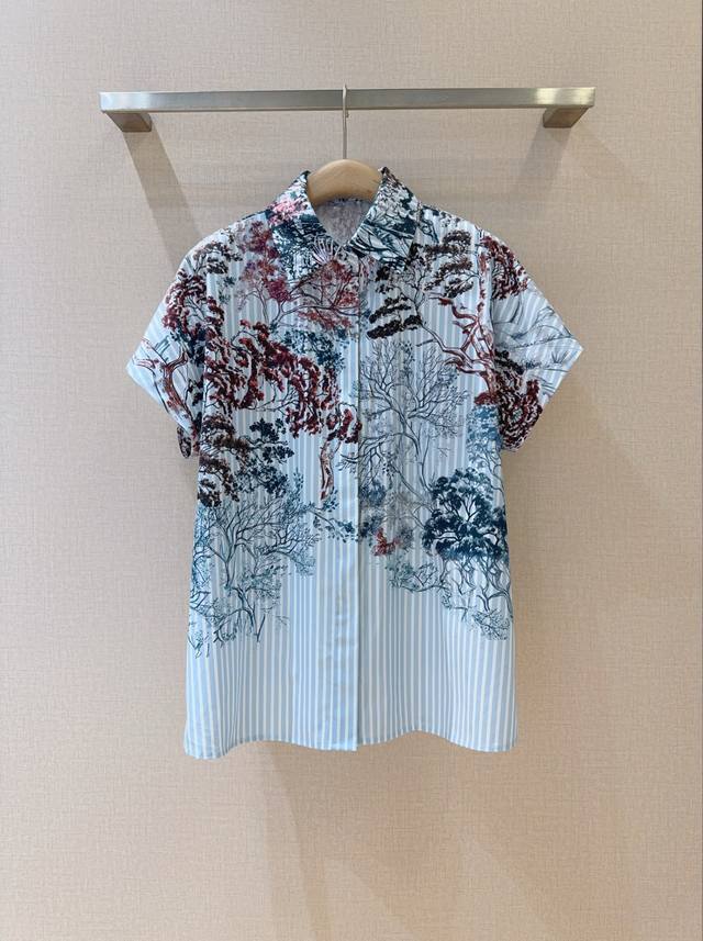 Benang Jarum New Arrival Recommendation: Blue striped short-sleeved shirt with a