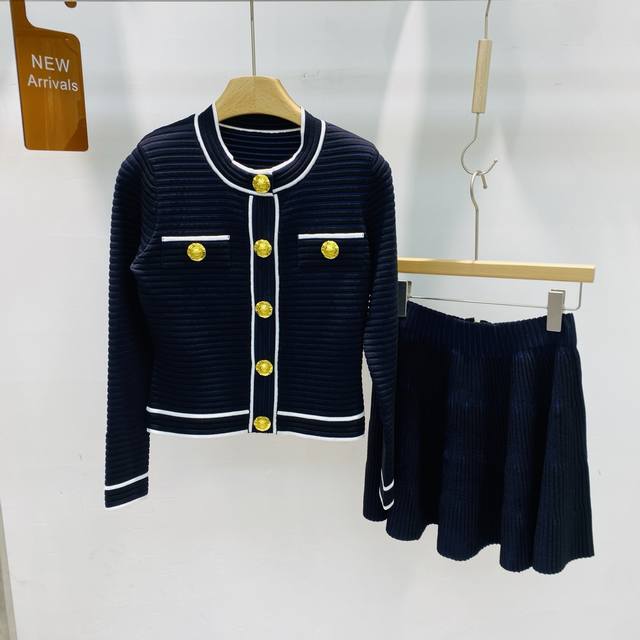 New Color-Blocked Gold Buckle Subtle Striped Round Neck Slim Waist Versatile Kni