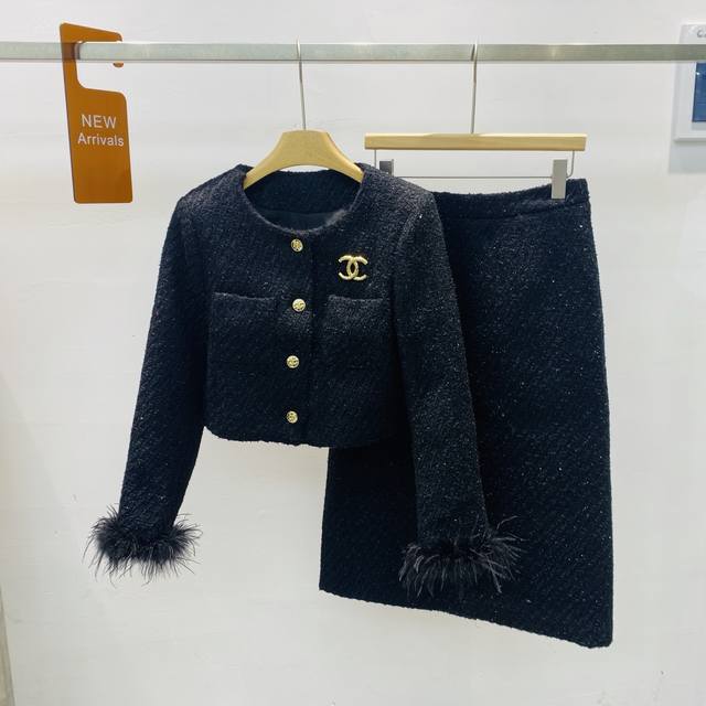 Chanel-style haute couture ostrich feather tweed elegant sequined metal buckle