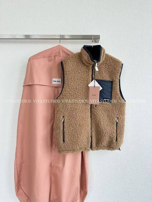 Hot Pre-order Lambswool Down Vest Made of 100% Polyester Medium-Sized Lambswool