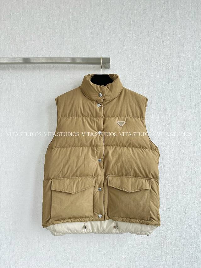 Hot Item In Stock Down Vest Made of cotton and nylon blend fabric The cotton com