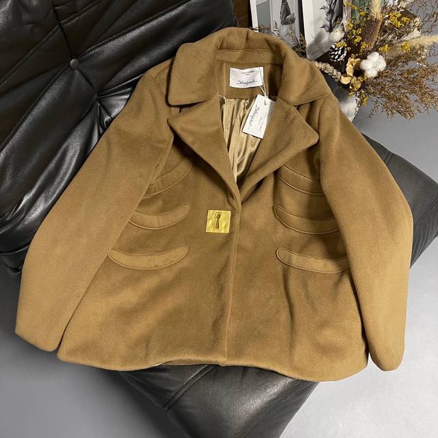 Schiaparelli 2025 Autumn/Winter New Coat Available in camel, white, and black.