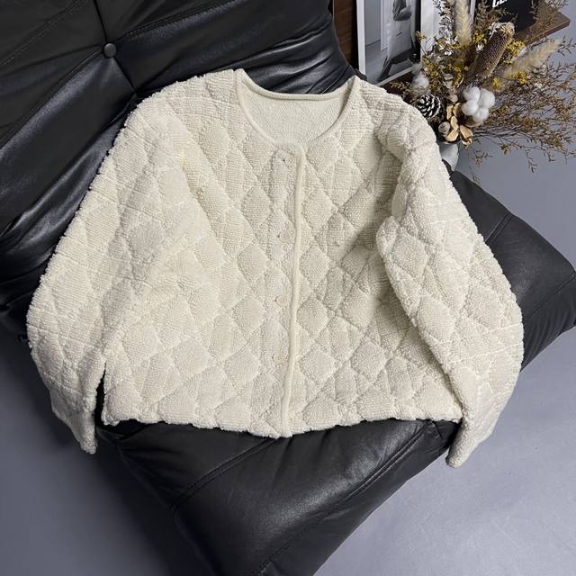 Dio*25 New Coat A versatile autumn/winter staple Waffle texture + soft and cozy