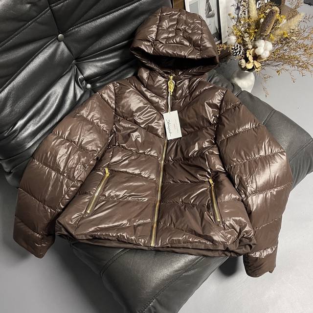Schiaparelli 2025 Autumn/Winter New Down Jacket Glossy material with gold zippe