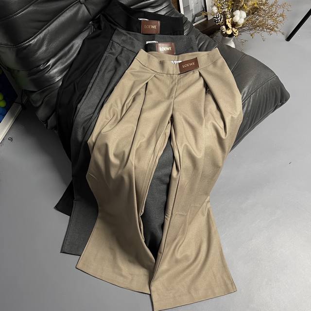 Loewe 25 New Casual Pants Khaki, gray, and black are classic colors that you can