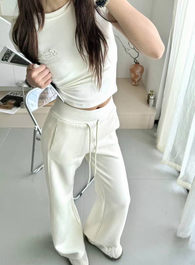 25 Autumn/Winter New High-End Knitted Pants, Slim Fit, Long Leg Design, Elastic