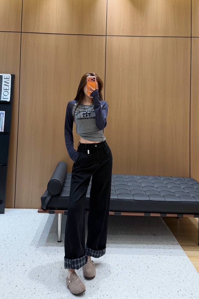 5 Checkered Brushed Sickle Jeans These jeans are made with premium fabric and a