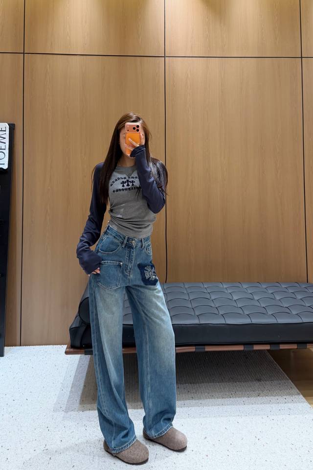 These trendy jeans are made with high-quality fabric, featuring a gradient wash