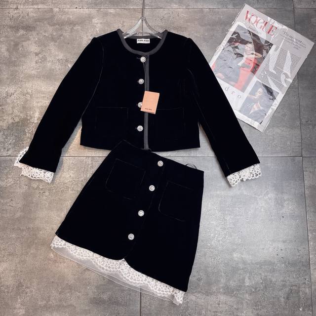 Restock Available! Hot Item: Velvet Suit, Celebrity Style, 1:1 Replica High-End