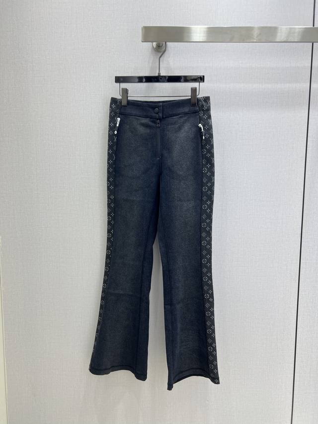 Highly recommend Lv*2025 Autumn/Winter New Patchwork Printed Trousers! The prin