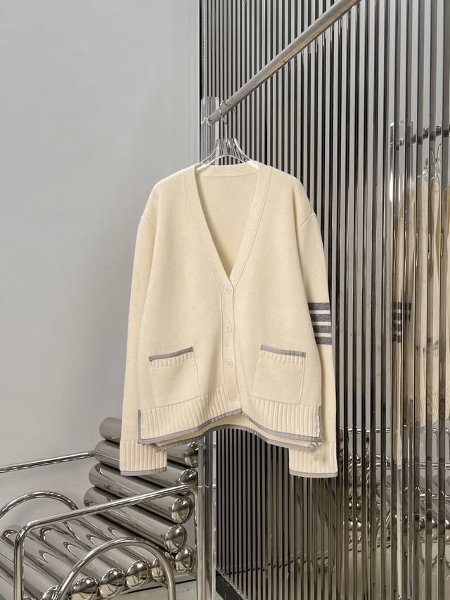 Real photos! Latest Tb 25New 4-stripe loose cardigan. Sizes: S, M, L. DDD