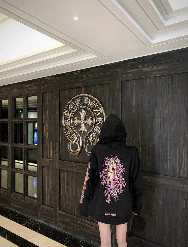 New Arrival! Latest Ch 25New collaboration hooded zip-up sweatshirt. Sizes: S, M