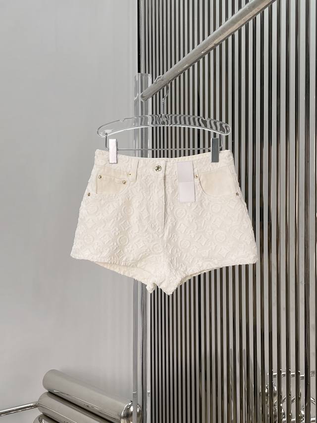 Real photos! Newest L 25 New monogram jacquard white denim shorts. Sizes: S, M,