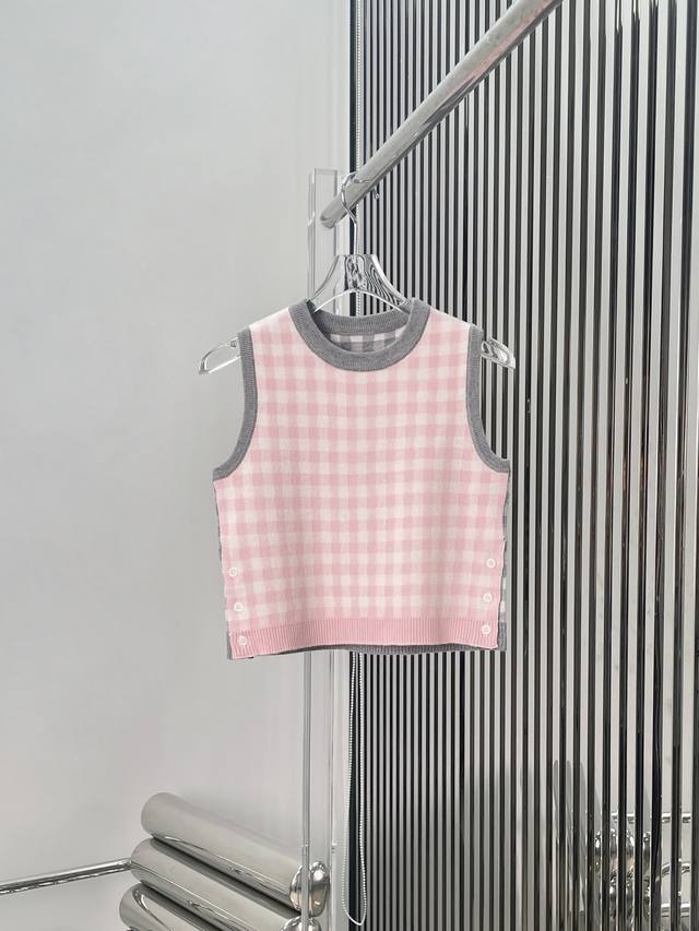 Real photos! Latest Tb 25New color-block checkerboard knit vest. Sizes: S, M, L.