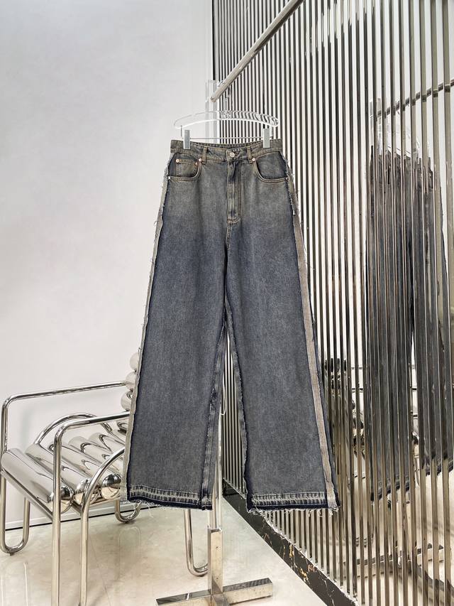 Real photos! Latest Mm6 25New distressed washed denim jeans. Sizes: S, M, L. DDD