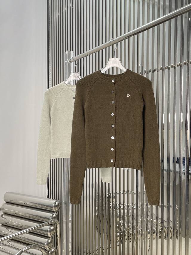 Real photos! Latest Acne 25New heart-embroidered knit cardigan. Color: Grey-brow
