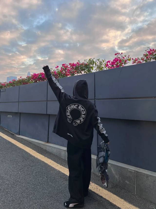 New Arrival! Latest Ch 25 New Angel Wings Zip-Up Hooded Sweatshirt. Colors: Blac