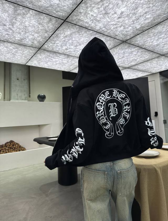 New Arrival! Latest Ch 25New Cropped Hooded Sweatshirt in collaboration with Chl