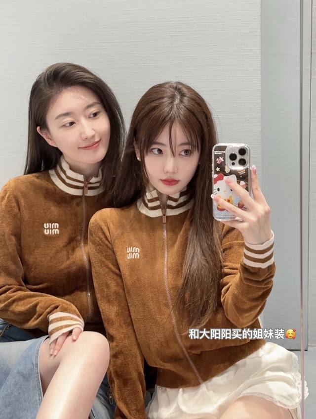 New Arrival! Latest Miu 25 New Velvet Knit Zip-Up Cardigan. Sizes: S, M, L. DDD