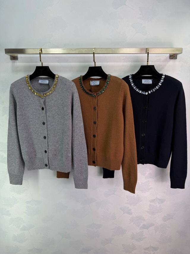 pr*25 Autumn/Winter New Beaded Crew Neck Knit Cardigan. Made of soft, skin-frien