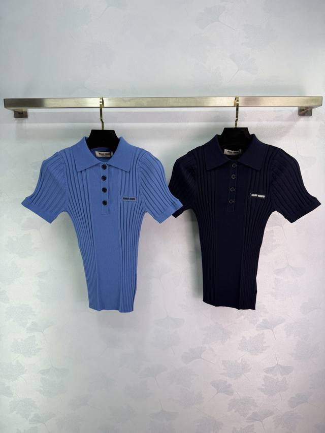 Miu*25 Early Autumn New Knitted Polo Shirt. The slim fit is super flattering and