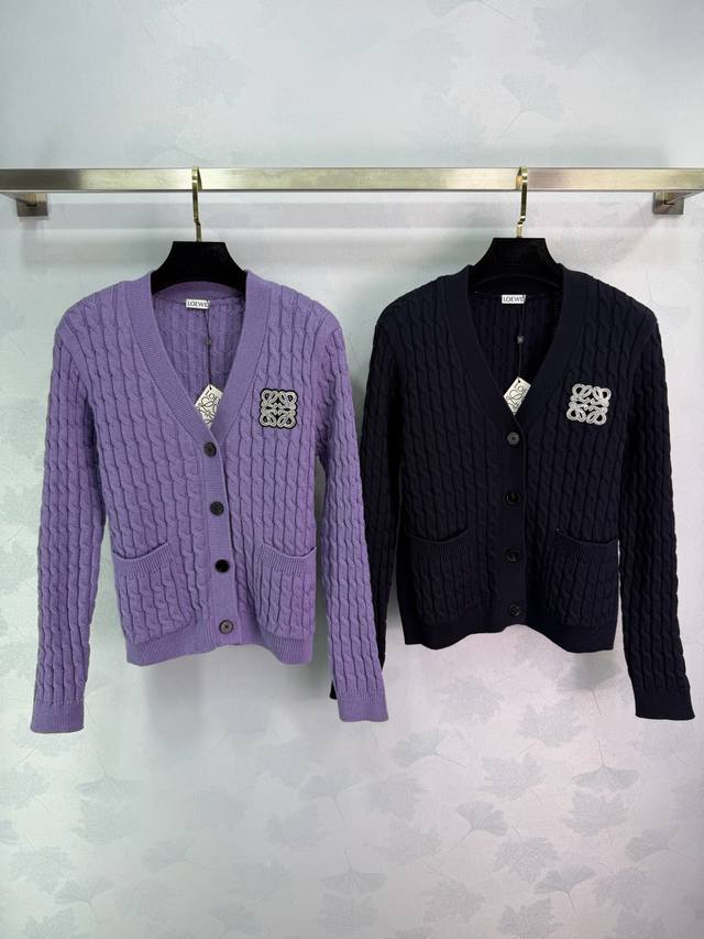 Loe*25 Autumn/Winter New Cable Knit Cardigan. Classic cable knit with a logo on