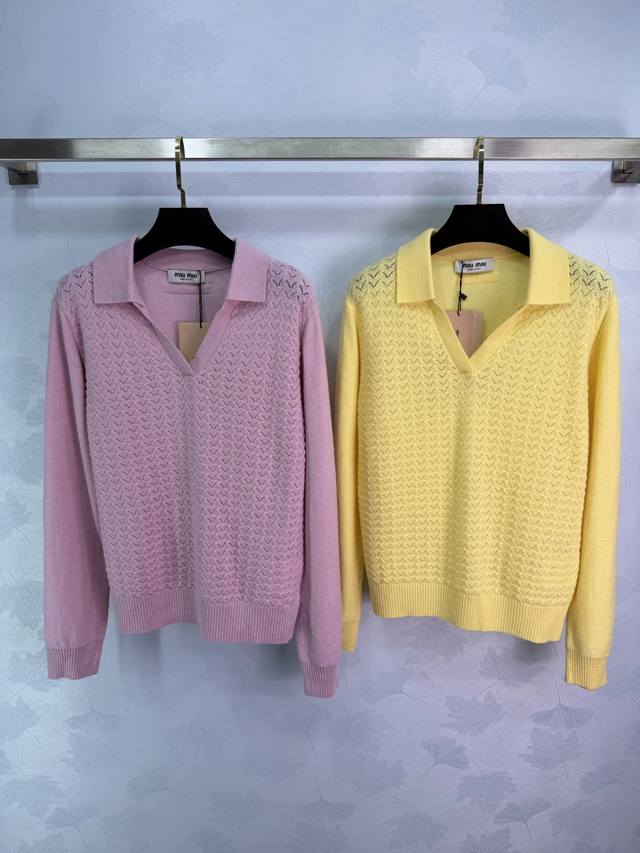 Miu*25 Autumn/Winter New Knitted Sweater, soft and comfortable, V-neck + lapel d