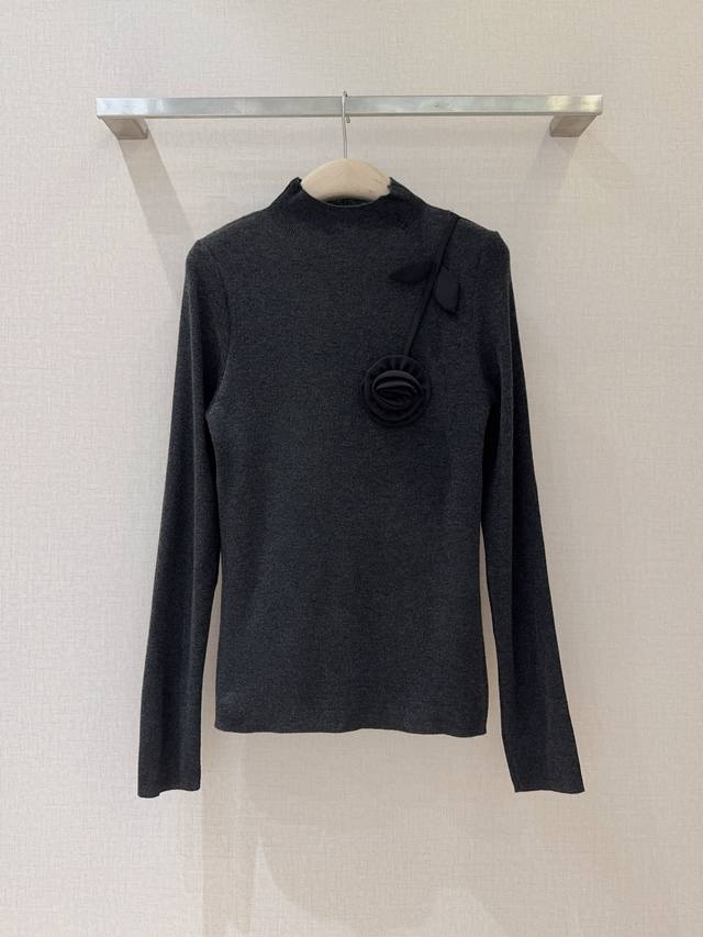 Valentin*O Autumn/Winter New Arrival High-Neck Long-Sleeve Knit Sweater. Its cor