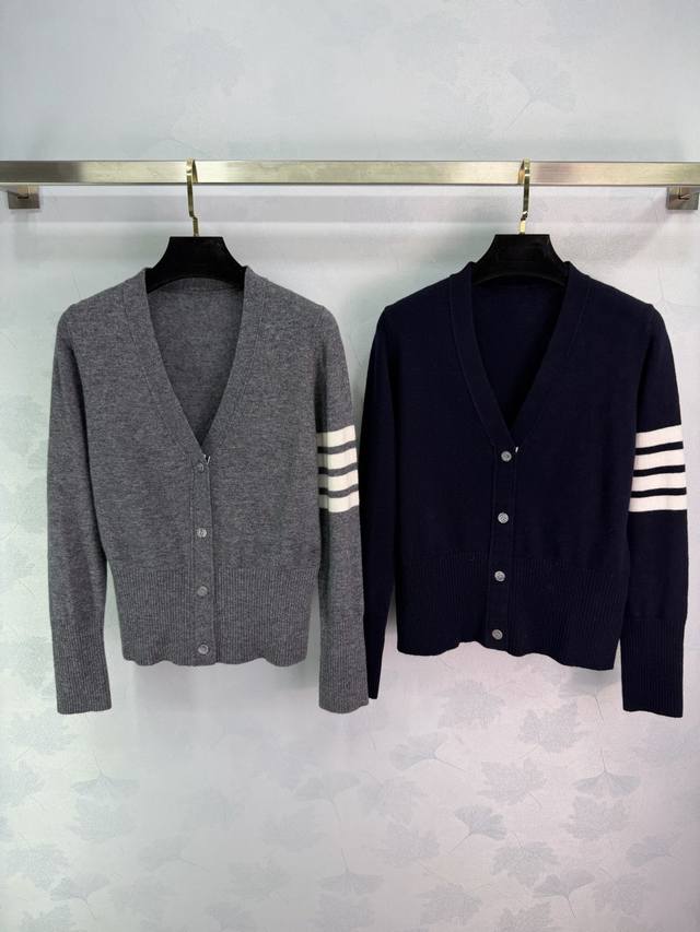 Tb*25 Autumn/Winter New Classic Four-Stripe Knit Cardigan, made of fine wool, so