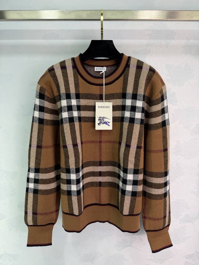Bu*25 Autumn/Winter New Plaid Knit Sweater. Featuring a classic plaid design, th