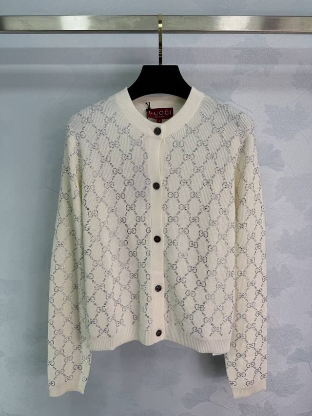 Gu*25 Autumn/Winter New Gg Jacquard Knit Cardigan. The off-white body is accente