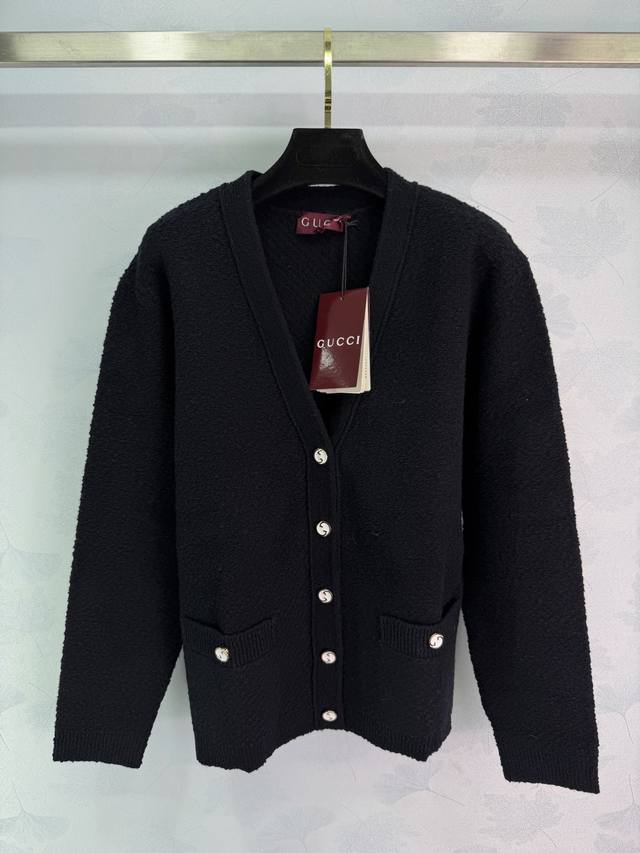 Gu*25 Autumn/Winter New V-neck Knit Cardigan. Made with high-quality yarn, it's