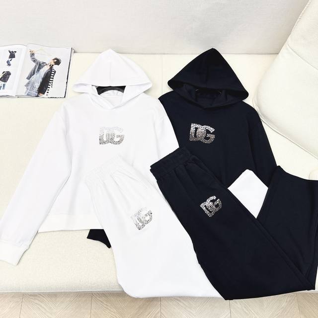 Fashionista Outfit Idea: Dg 25Ss Autumn/Winter Newest Logo Letter Gold Foil Deco