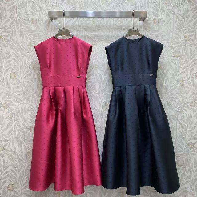 Di2026 Sp Premium Dress This sleeveless dress is made of satin polka dot fabric,