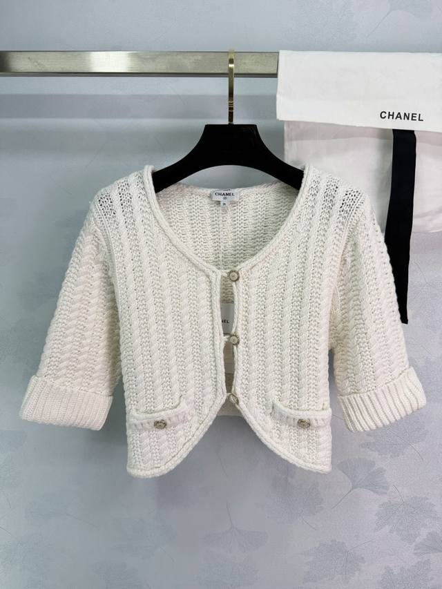 Ch*26C series knitted cardigan, white chunky knit material, soft and warm. Short