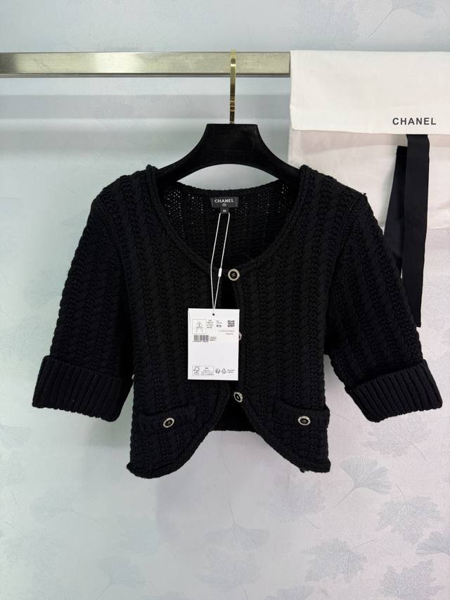 Ch*26C series knitted cardigan, made of black chunky knit material, soft and war
