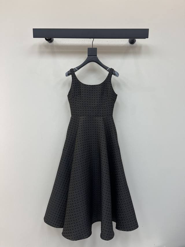 Dio* Autumn/Winter New Arrival: Hepburn-Style Black and Gold Sleeveless Mini Dre