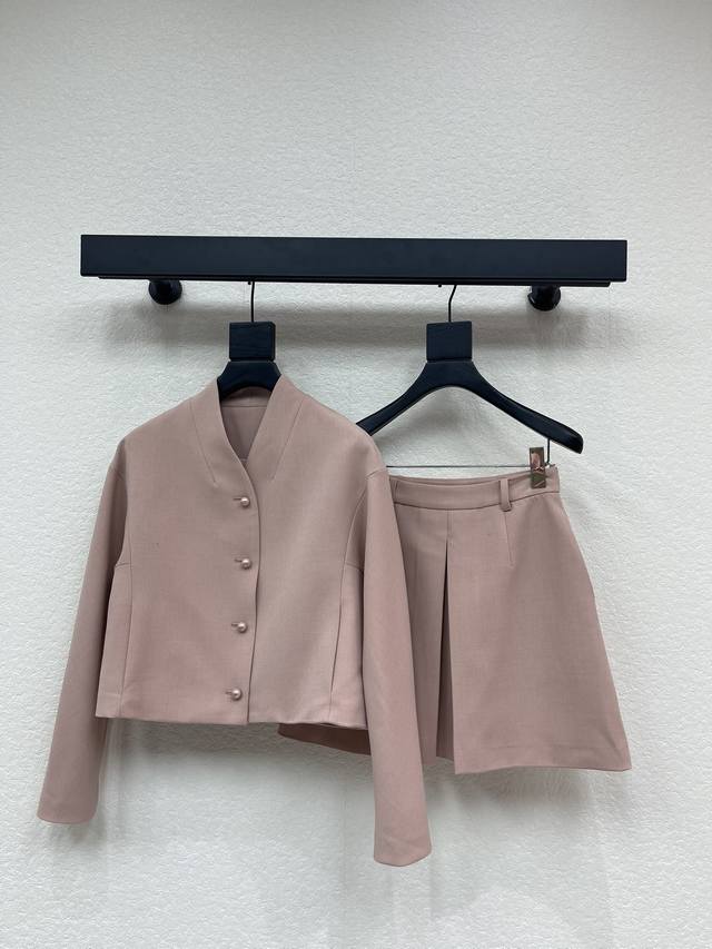 Dio*25 Autumn/Winter New Arrival: Elegant V-neck Pearl Button Jacket Set with Sh