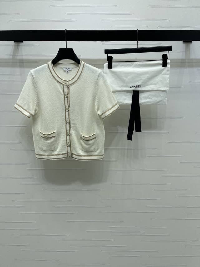 New Arrival: High-Quality Original Chane* 2025 Autumn/Winter Collection! Striped