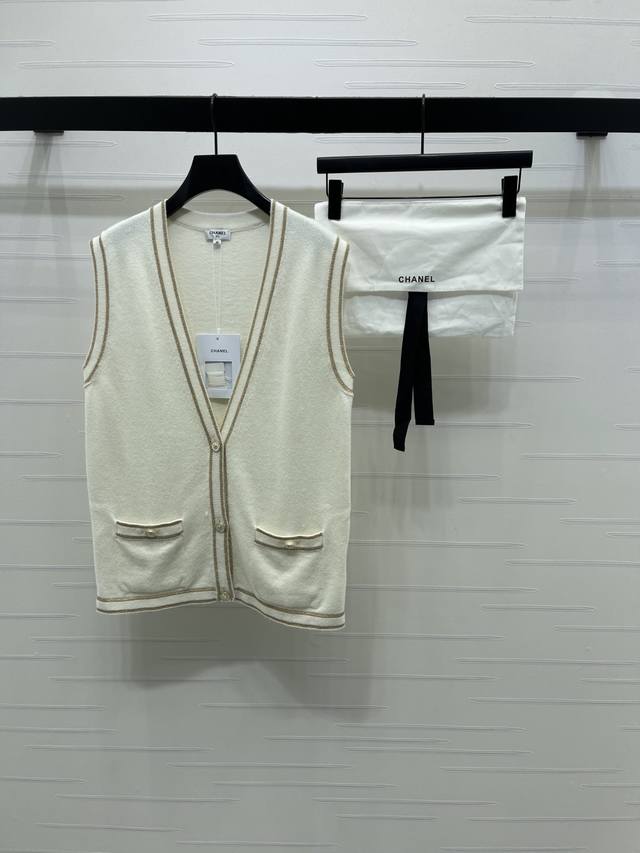 New Arrival: Original High-Quality Chane* 2025 Autumn/Winter Collection! Striped