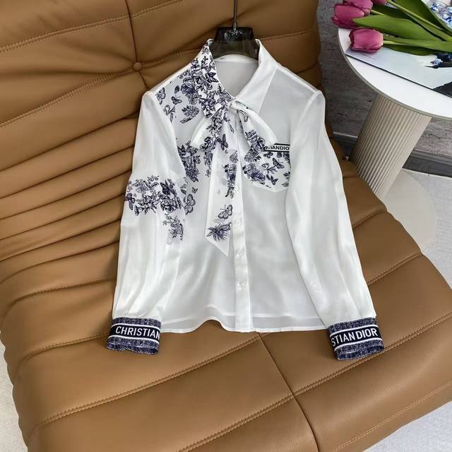 Di2026 Sp Premium Silk Shirt This heavyweight silk shirt features a white base w