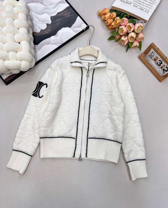 Celine 2025 Classic Cardigan, Minimalist Style! A classic black and white cardig