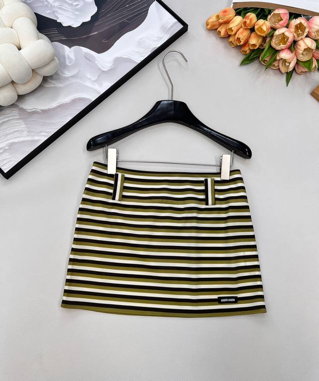 Miumiu25Fw Early Autumn New Micro-Label Striped Off-Shoulder Long-Sleeve T-Shirt