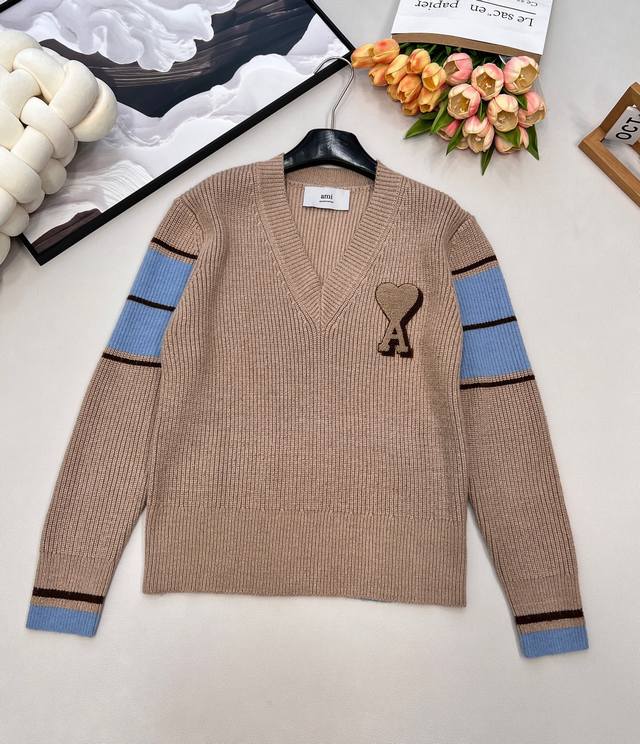 Ami Color-blocked Heart-Embroidered V-neck Pullover Knit Sweater A perfect autum