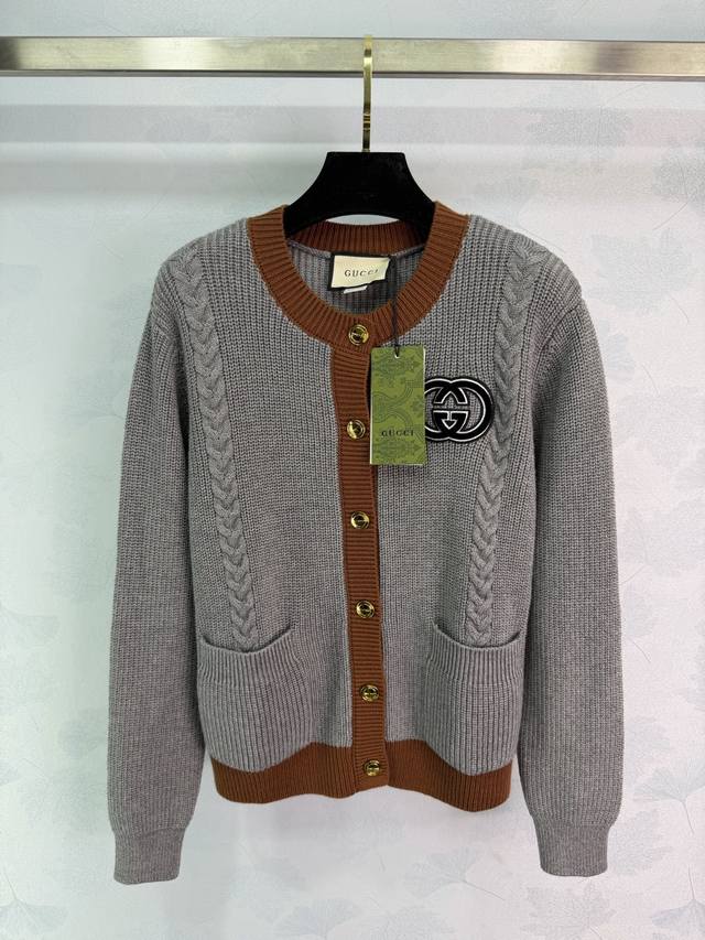 Gu*25 Autumn/Winter New Gg Logo Cable Knit Cardigan. The grey body is accented w