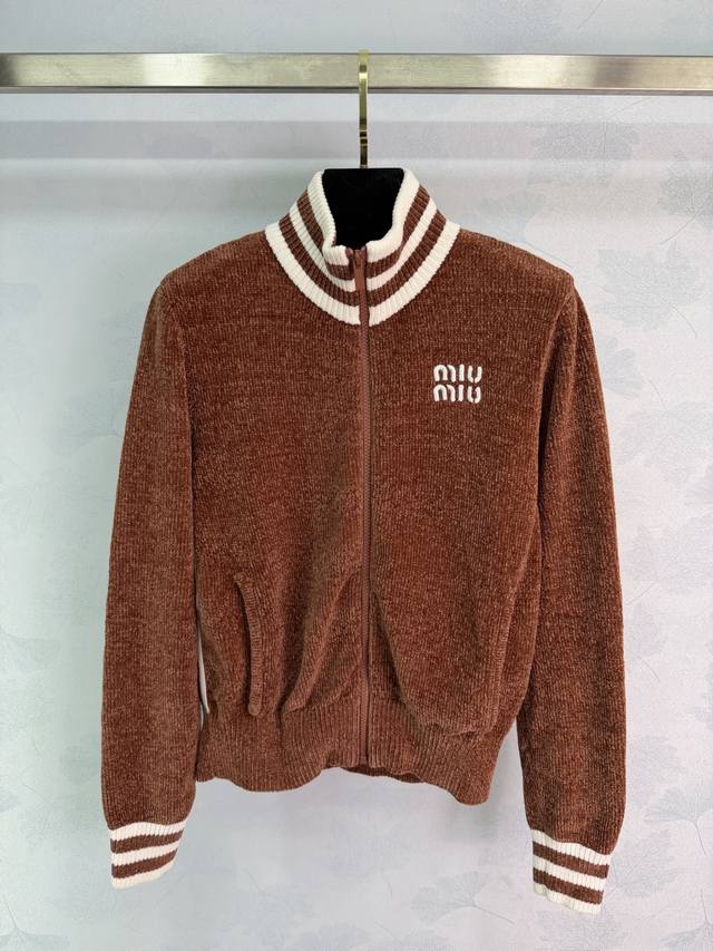 Miu*25 Autumn/Winter New Brown Corduroy Zip-Up Jacket. Soft and comfortable, wit