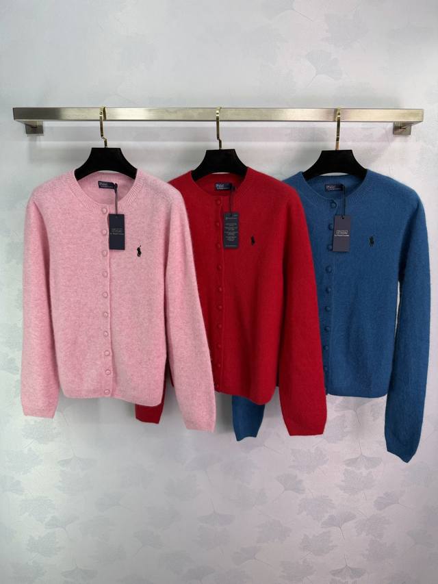 po*25 Autumn/Winter New Classic Cashmere Cardigan. The cashmere fabric is soft,