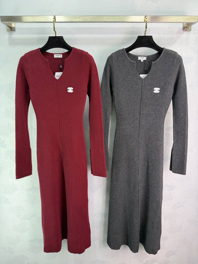 Ch*25 Autumn/Winter New Knitted V-Neck Dress. Simple design + high-quality knitt