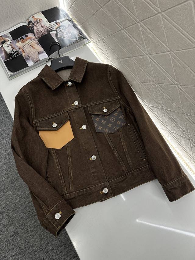 Louis Vuitto*2025 New Arrival Leather-Patterned Denim Jacket and Shorts Set Cust