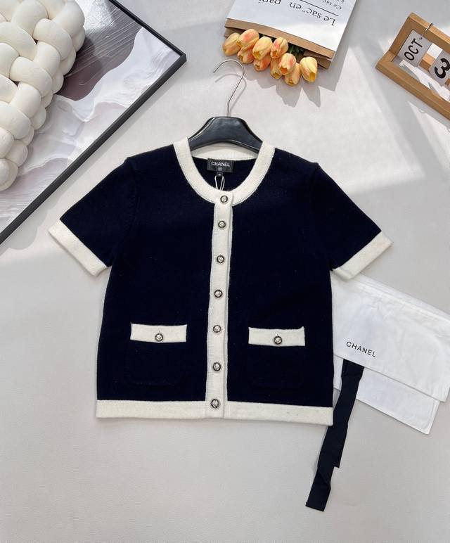 Chanel 2025 New Color-Blocked Round Neck Knit Short-Sleeve Top. Made with custom